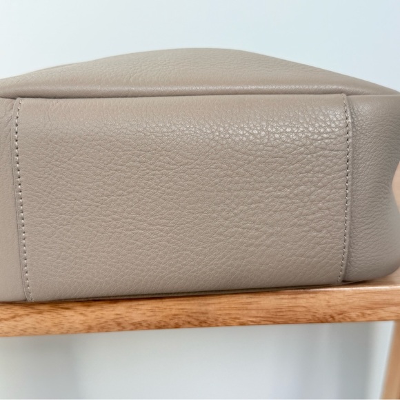 Saint Laurent Tan Leather Shoulder Bag - Picture 5 of 12